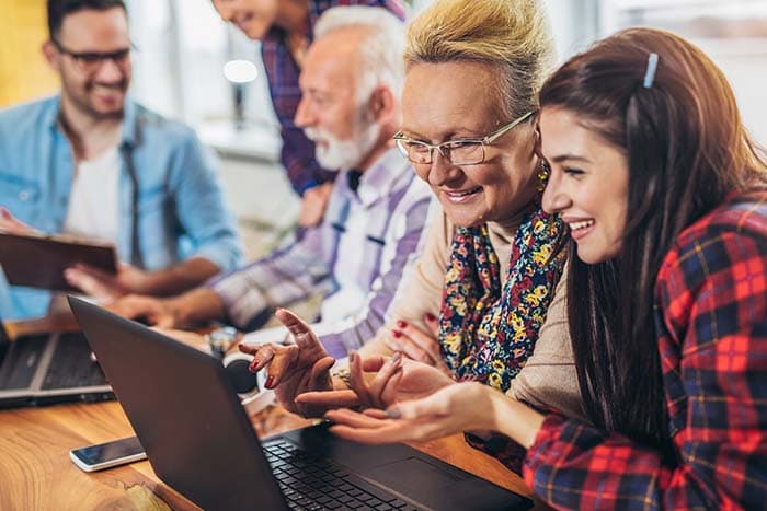 Bezpieczne pożyczanie pieniędzy przez Internet – na co zwracać uwagę?